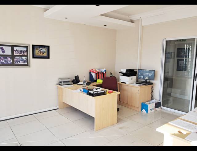 943M² OFFICE RENTED IN NEWTON PARK